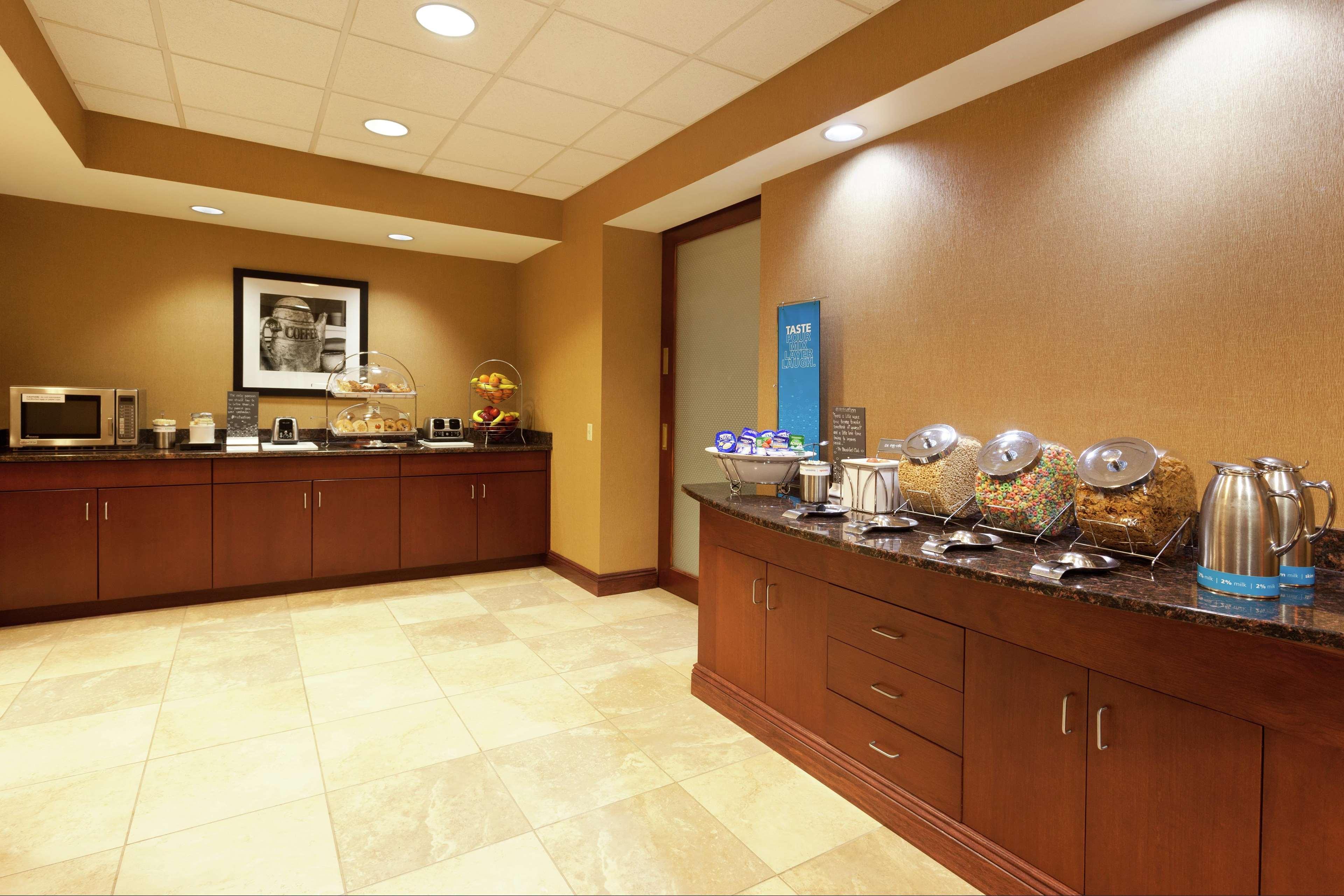 Hampton Inn & Suites Grove City Exterior photo